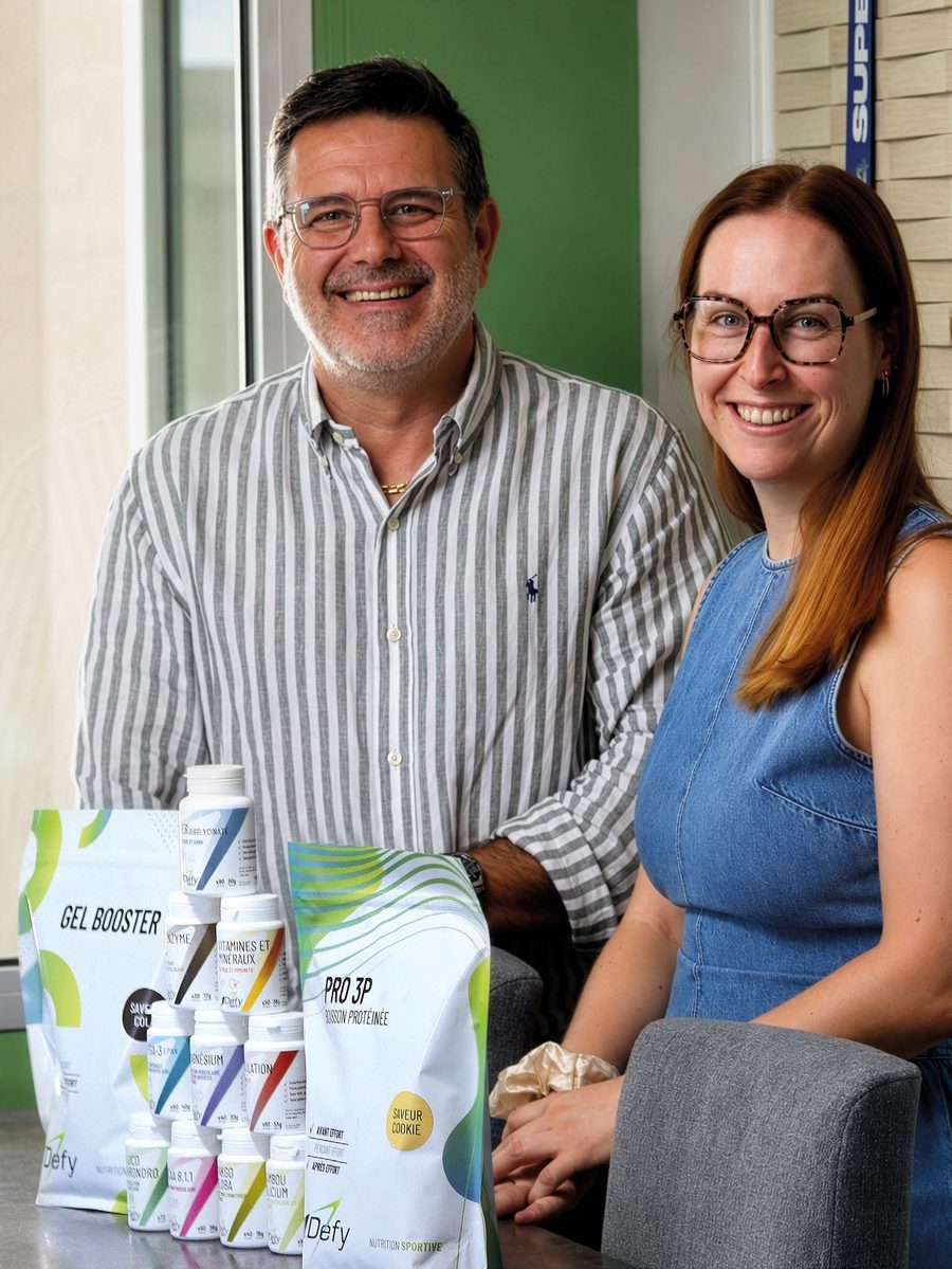 David et Julie présentent la gamme de compléments alimentaires 1Defy, à Buxy.
