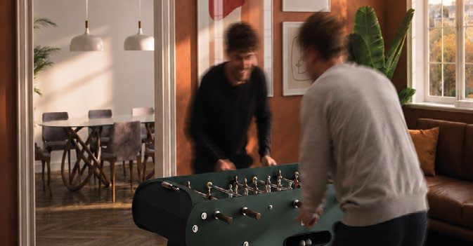 Deux personnes dans l’atelier
